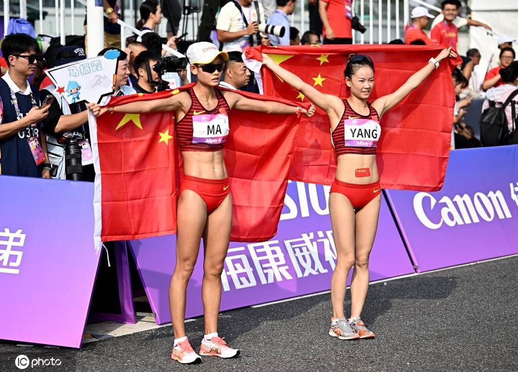 现年39岁的基耶利尼，在场上司职中卫，职业生涯先后效力于利沃诺、佛罗伦萨、尤文图斯、洛杉矶FC。